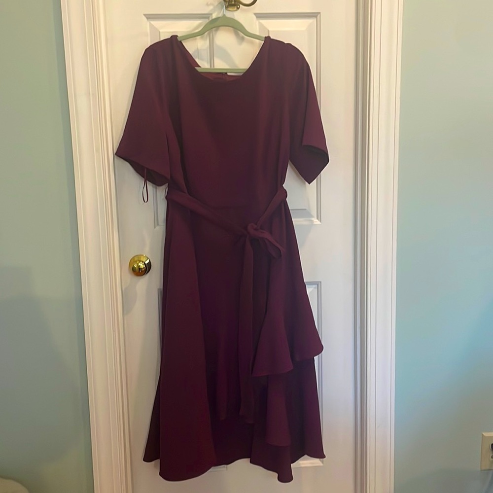 Size 20 tie waist dress with ruffled bottom.